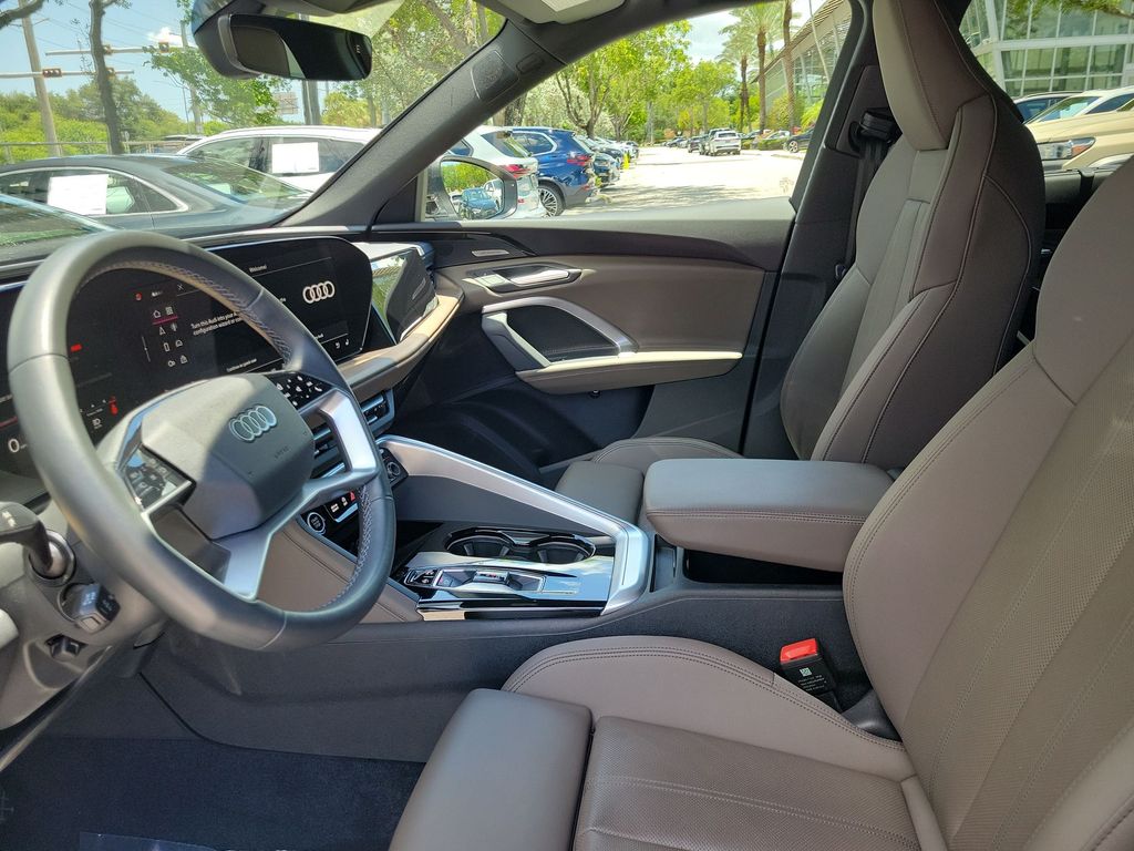 Thumbnail: 2025 Audi Q5 - 11