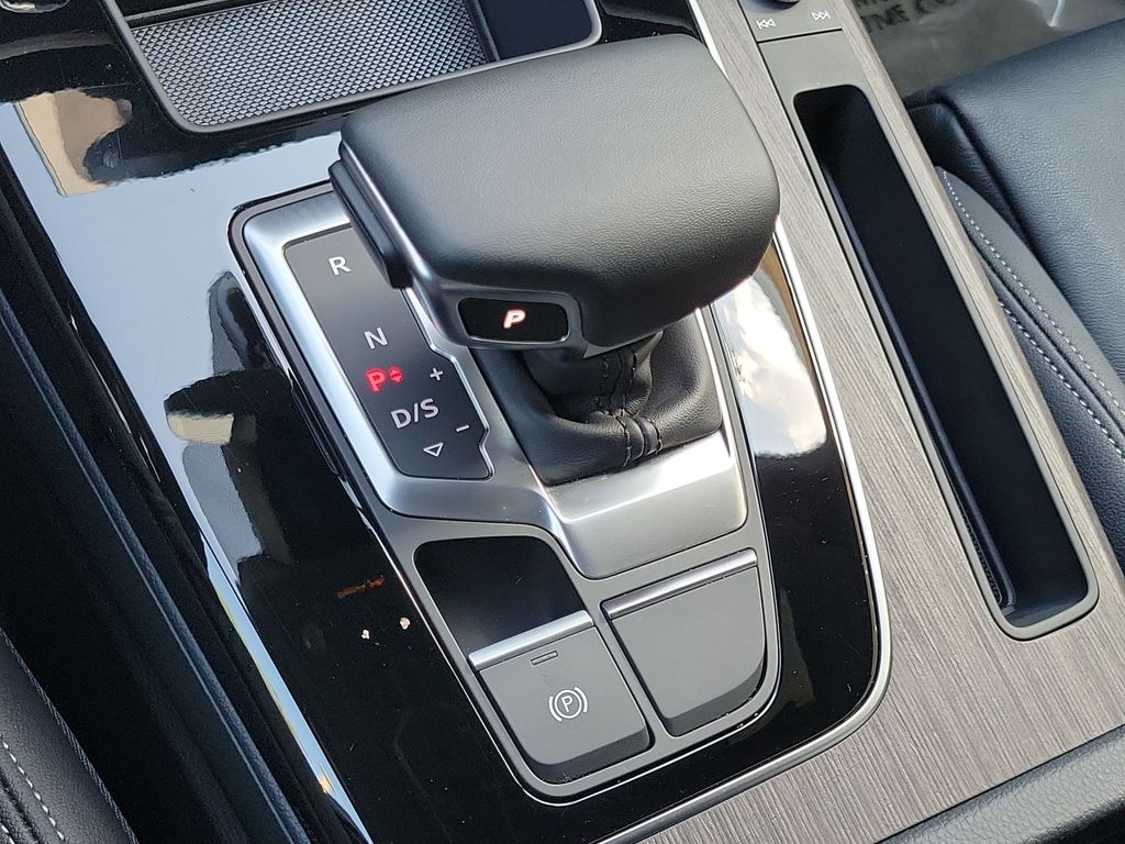Thumbnail: 2025 Audi Q5 - 16