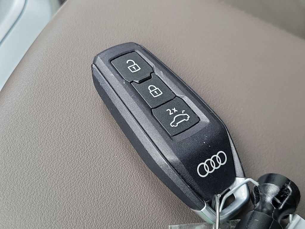 Thumbnail: 2025 Audi Q5 - 17