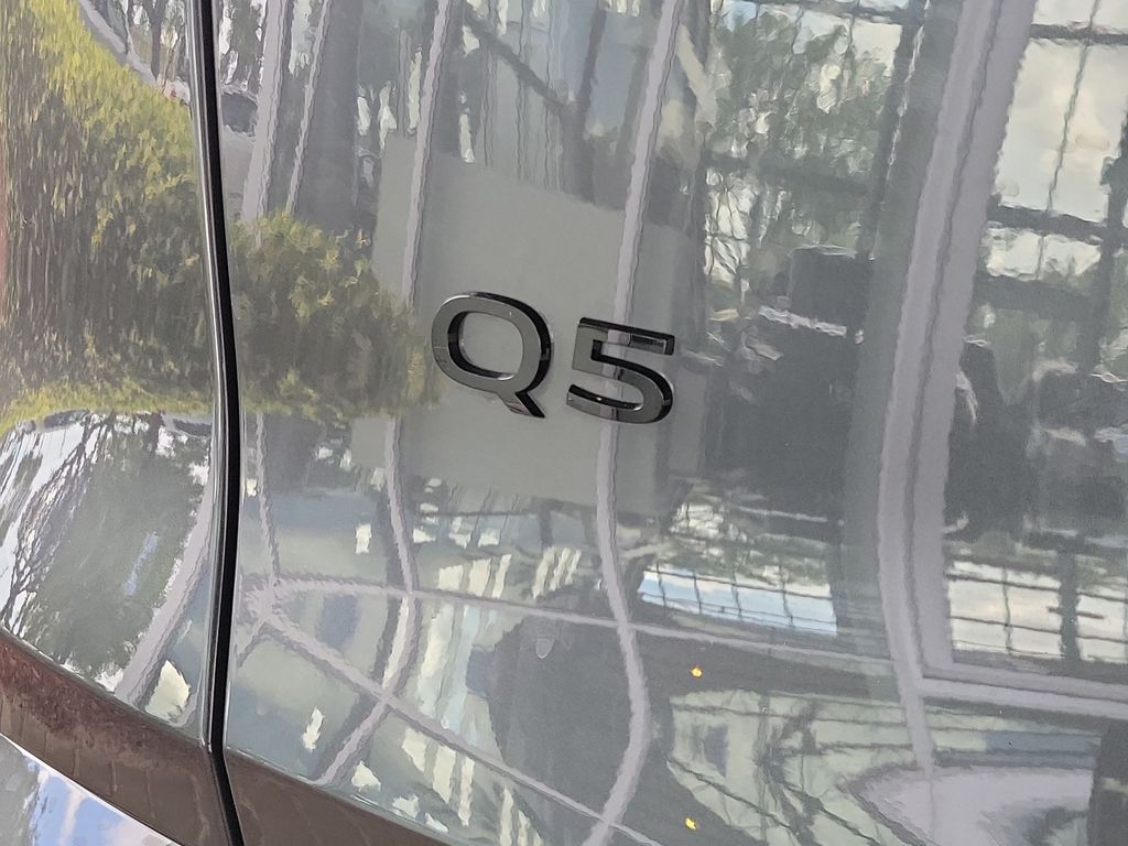 Thumbnail: 2025 Audi Q5 - 10
