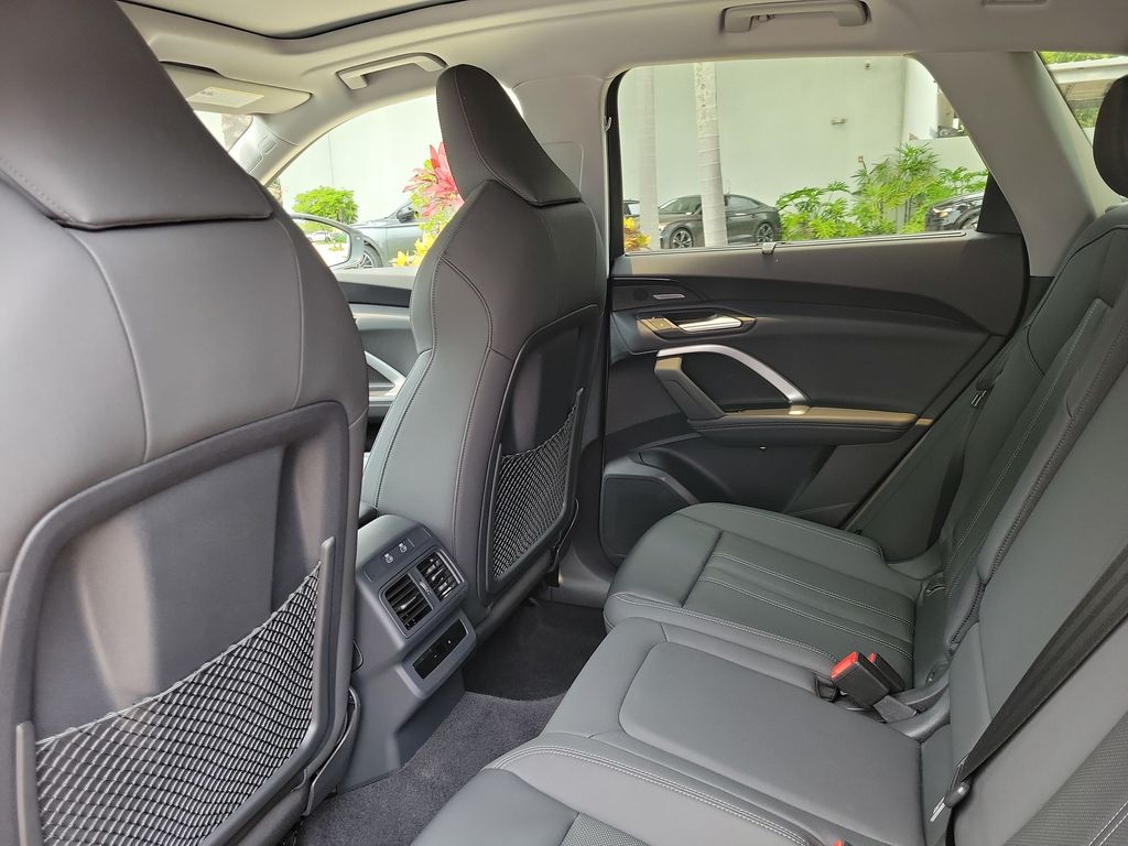 Thumbnail: 2025 Audi Q5 - 13
