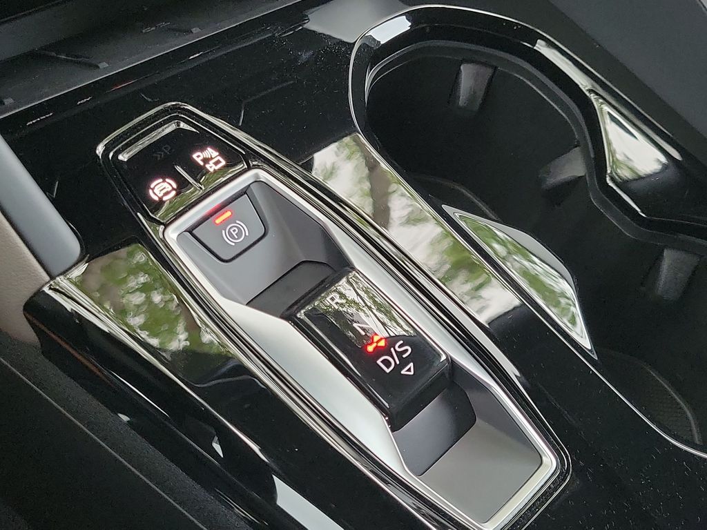 Thumbnail: 2025 Audi Q5 - 15