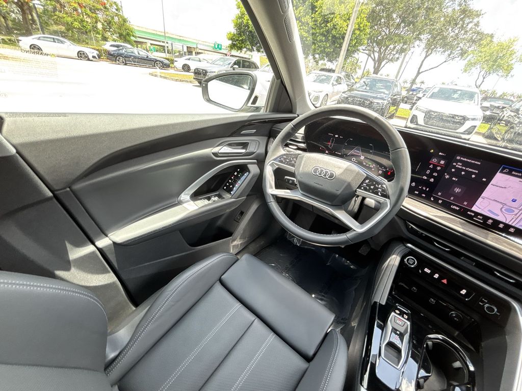 Thumbnail: 2025 Audi Q5 - 10
