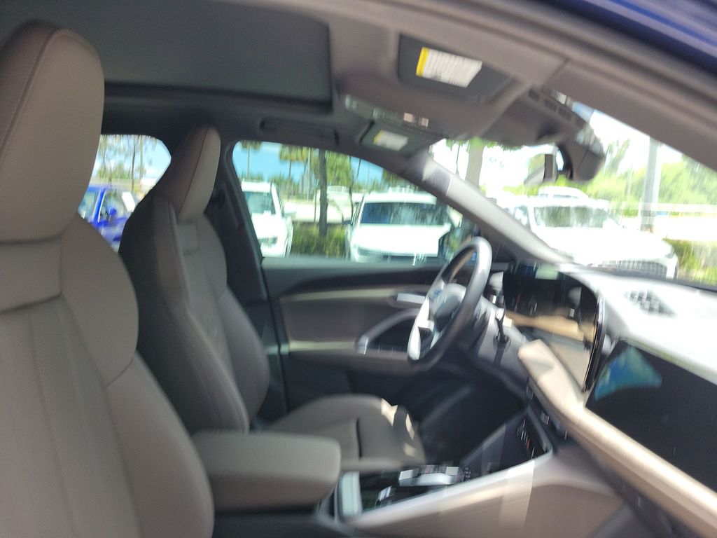 Thumbnail: 2025 Audi Q5 - 12