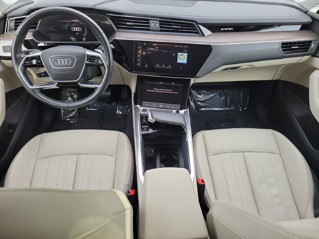Thumbnail: 2024 Audi Q8 e-tron - 10