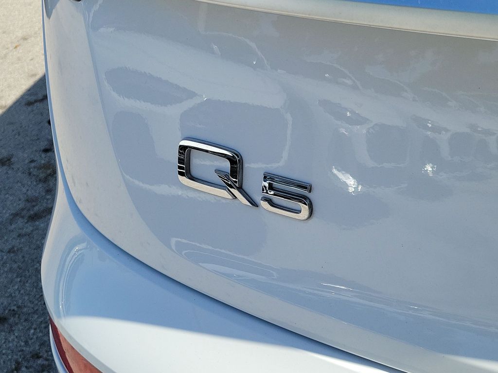 Thumbnail: 2023 Audi Q5 - 6