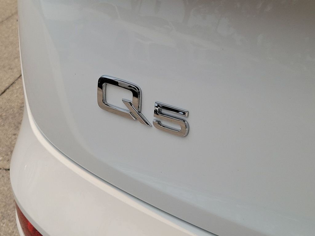 Thumbnail: 2023 Audi Q5 - 7
