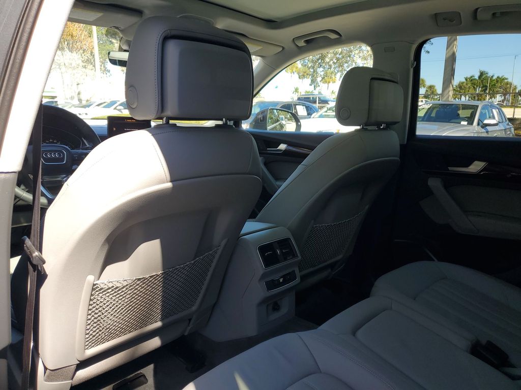 Thumbnail: 2019 Audi Q5 - 12