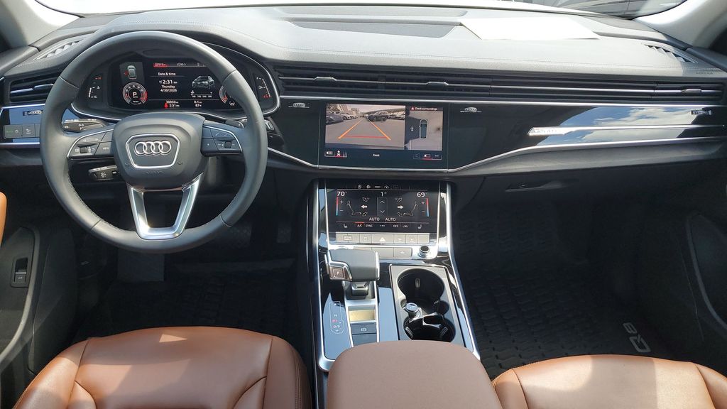 Thumbnail: 2023 Audi Q8 - 10
