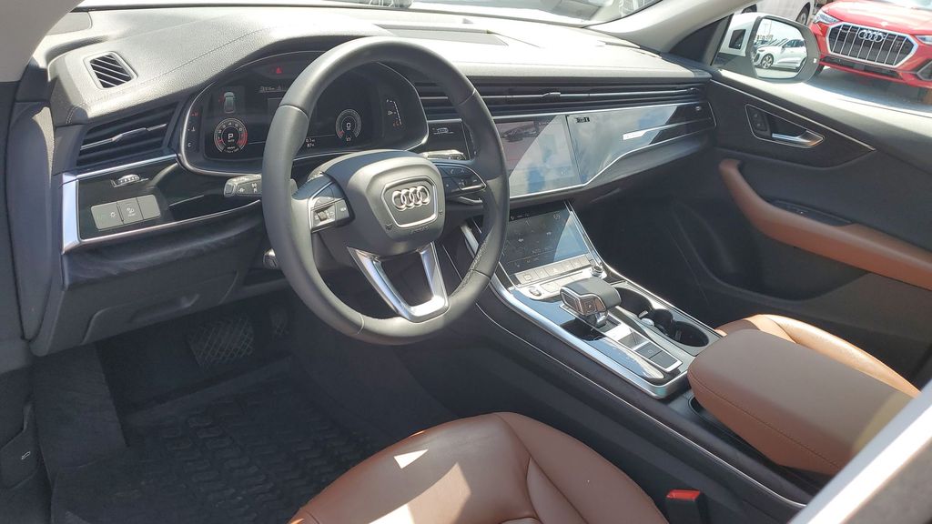 Thumbnail: 2023 Audi Q8 - 2