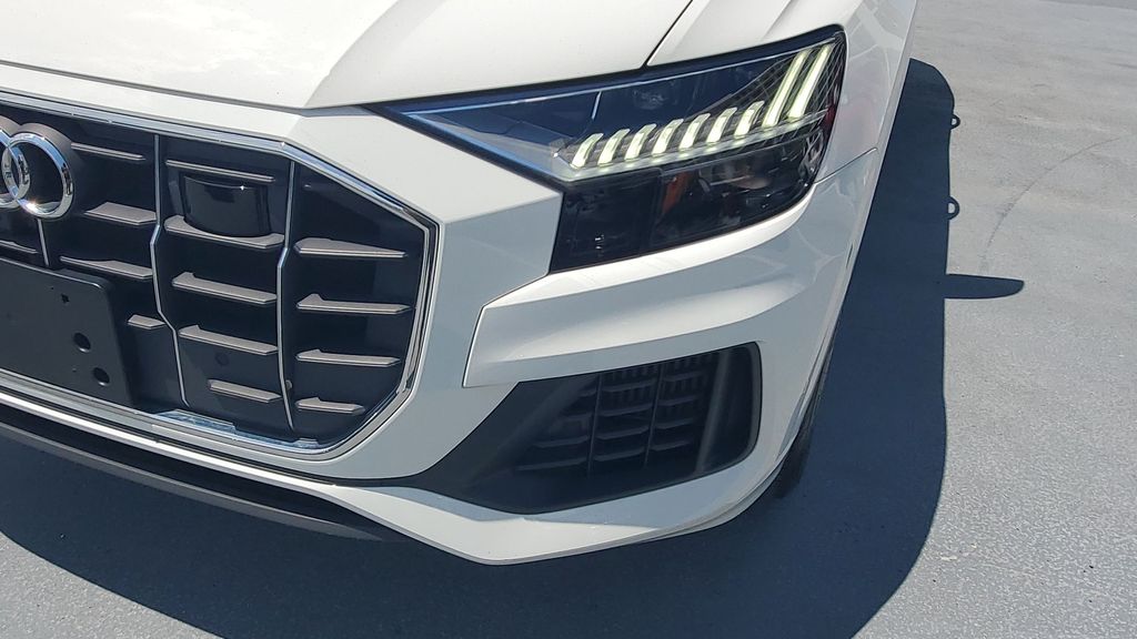 Thumbnail: 2023 Audi Q8 - 24