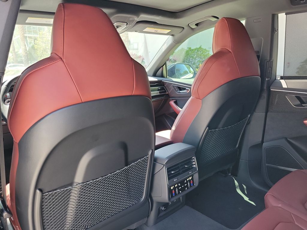 Thumbnail: 2023 Audi SQ8 - 11
