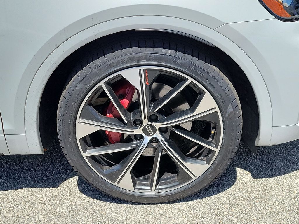 Thumbnail: 2023 Audi SQ5 - 3