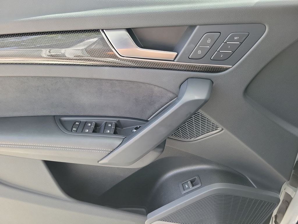 Thumbnail: 2023 Audi SQ5 - 20