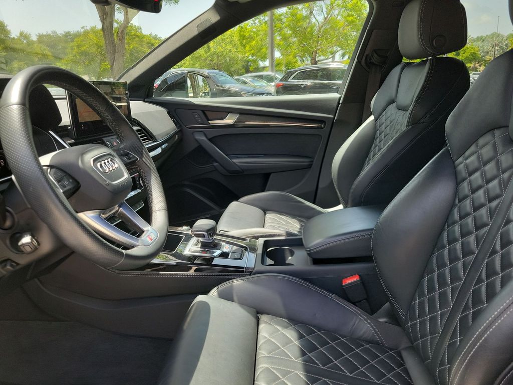 Thumbnail: 2023 Audi SQ5 - 11