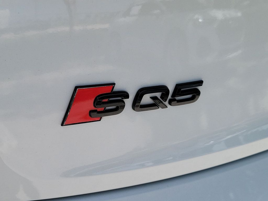 Thumbnail: 2023 Audi SQ5 - 7