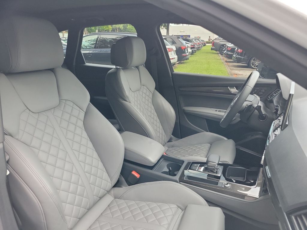 Thumbnail: 2025 Audi SQ5 - 12