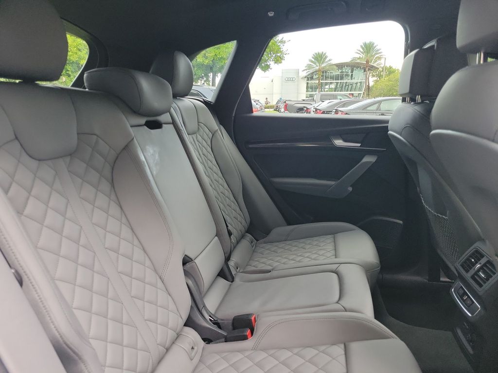 Thumbnail: 2025 Audi SQ5 - 29