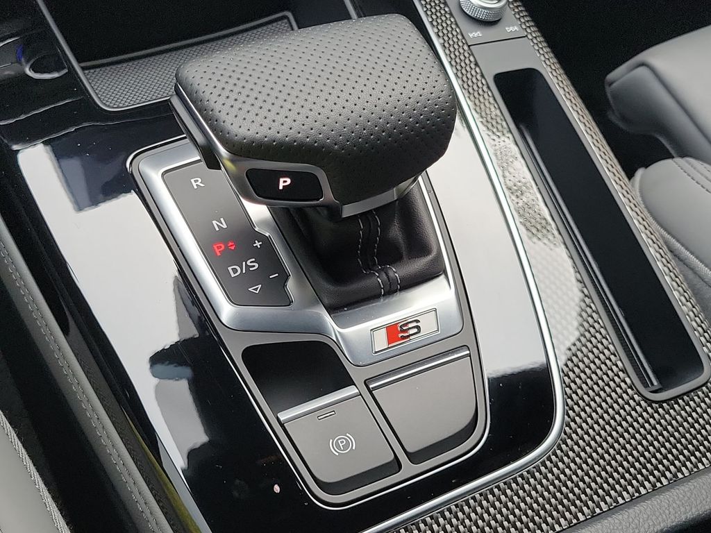 Thumbnail: 2025 Audi SQ5 - 16