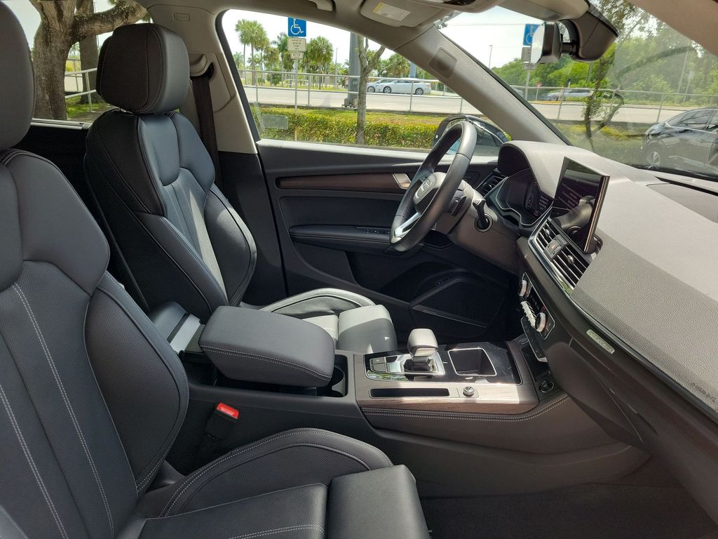 Thumbnail: 2023 Audi Q5 - 12