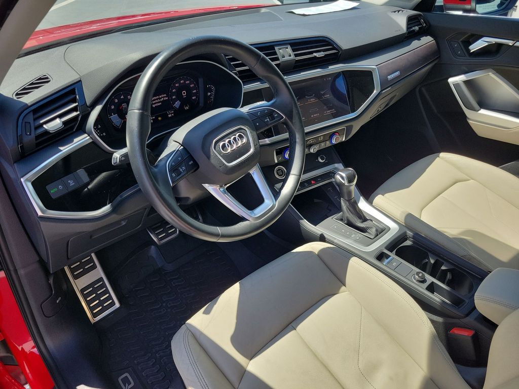 Thumbnail: 2021 Audi Q3 - 2