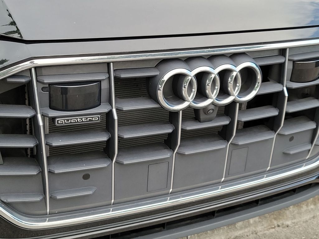 Thumbnail: 2023 Audi Q8 - 28