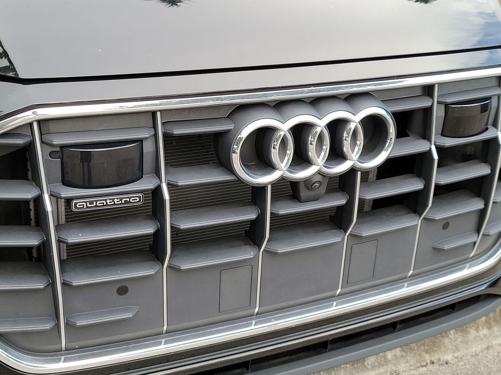 Thumbnail: 2023 Audi Q8 - 30