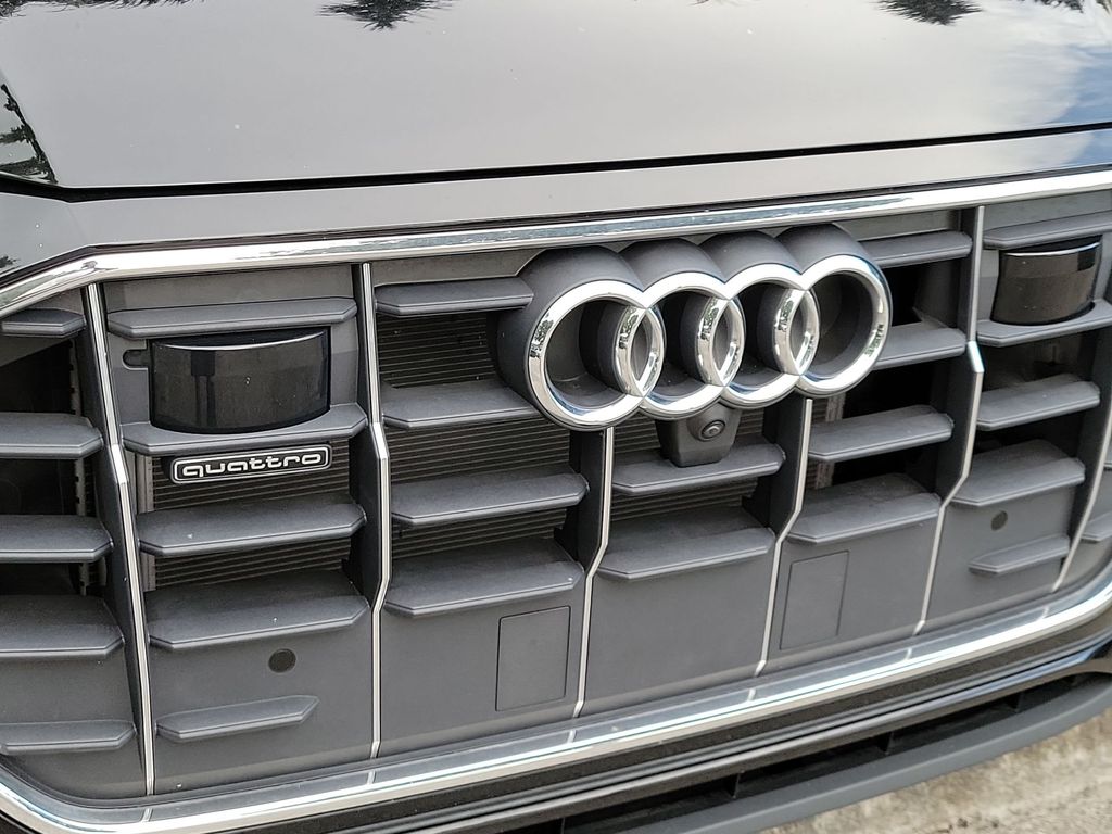 Thumbnail: 2023 Audi Q8 - 31