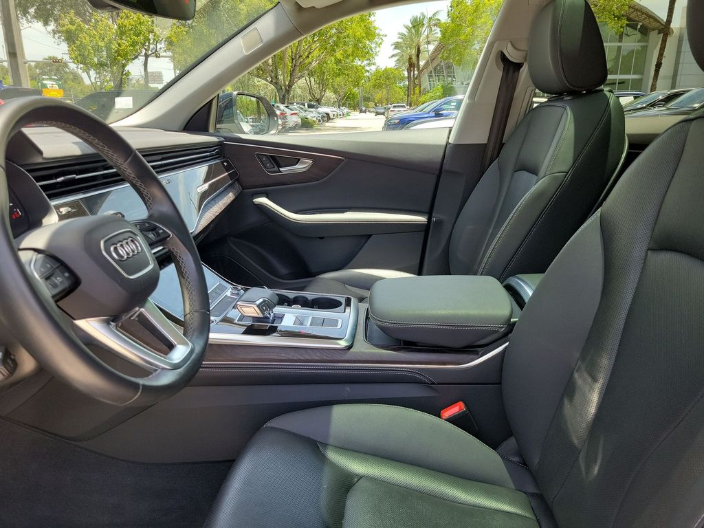 Thumbnail: 2023 Audi Q8 - 11