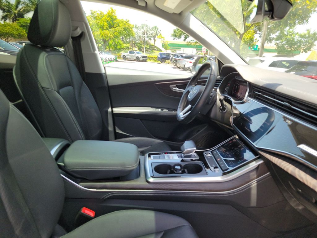 Thumbnail: 2023 Audi Q8 - 12