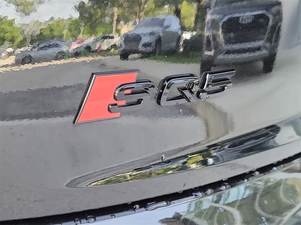 Thumbnail: 2023 Audi SQ5 - 6