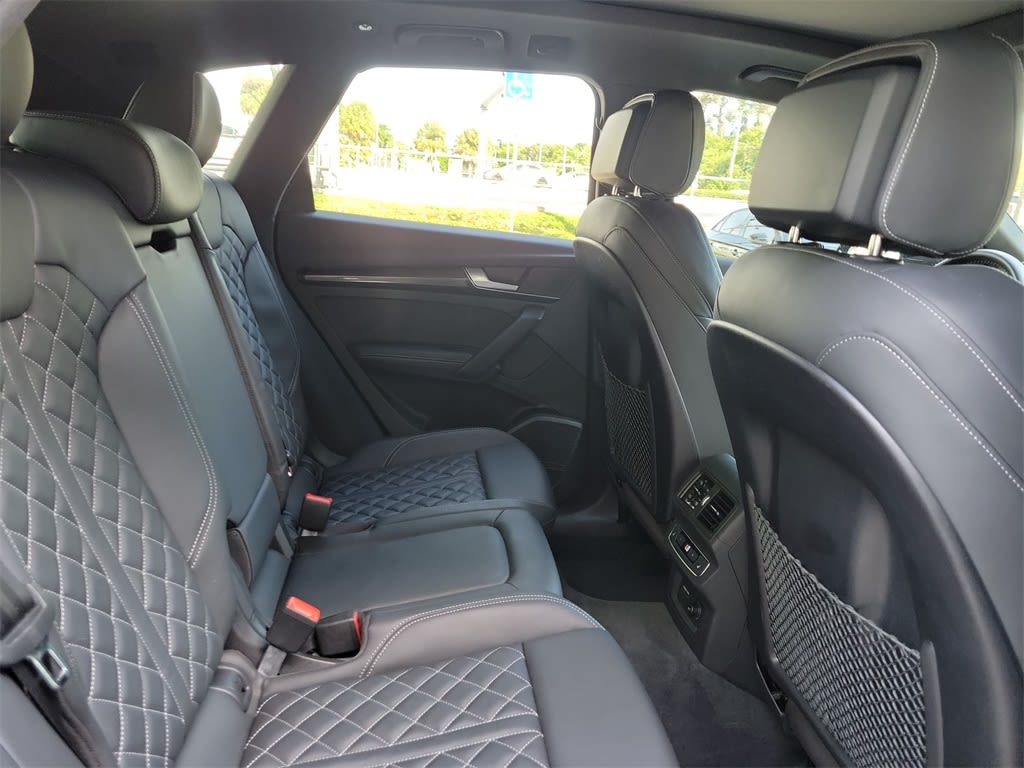 Thumbnail: 2023 Audi SQ5 - 20