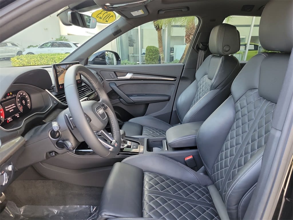 Thumbnail: 2023 Audi SQ5 - 10