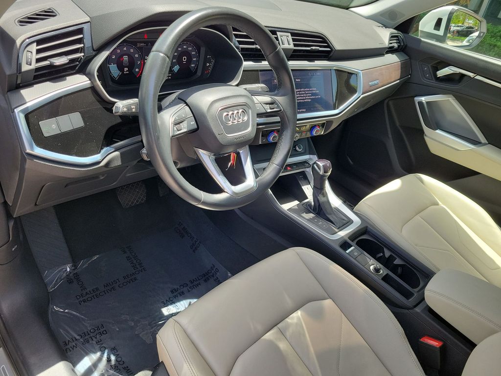 Thumbnail: 2022 Audi Q3 - 2