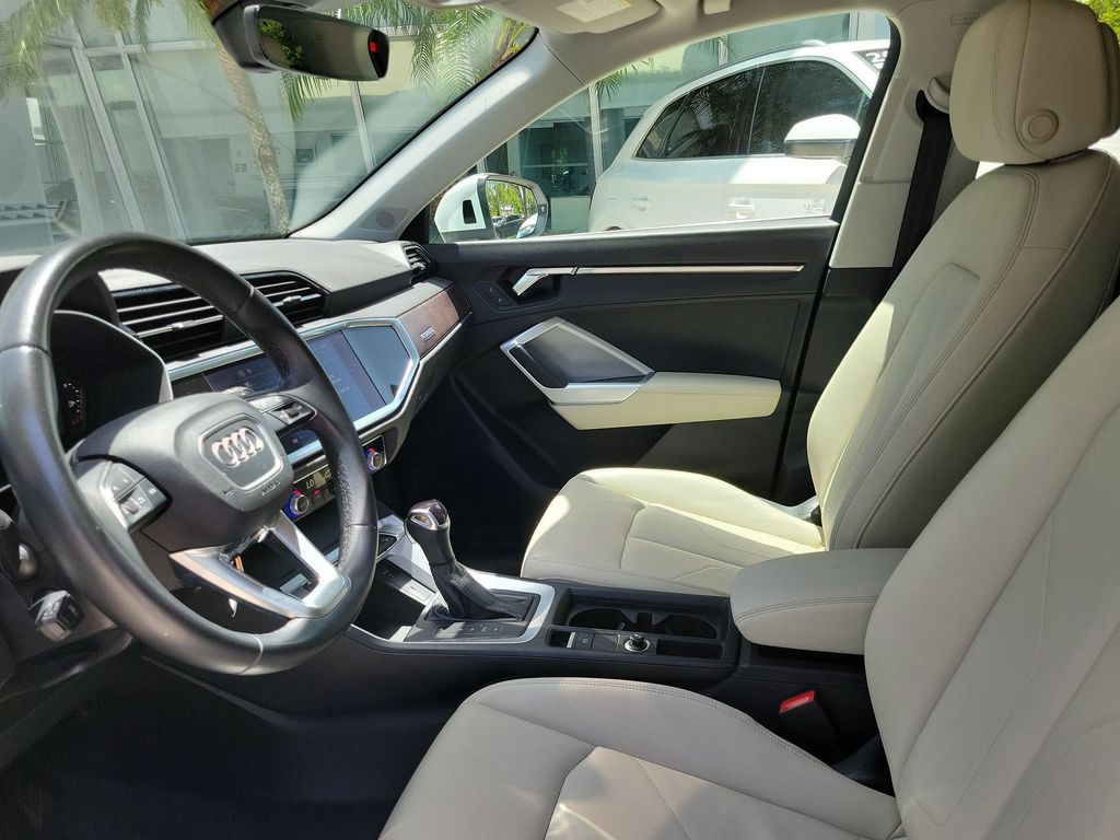 Thumbnail: 2022 Audi Q3 - 11