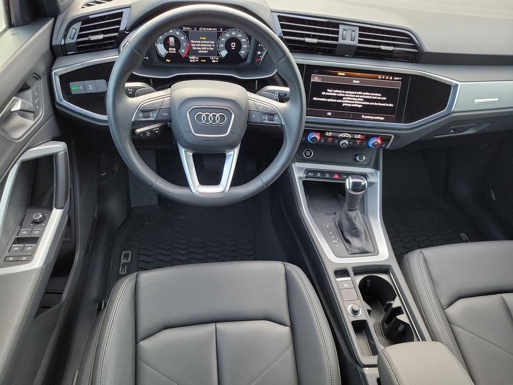 Thumbnail: 2025 Audi Q3 - 10