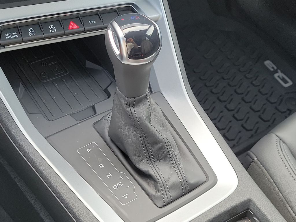 Thumbnail: 2025 Audi Q3 - 16