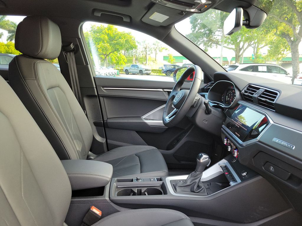 Thumbnail: 2025 Audi Q3 - 12