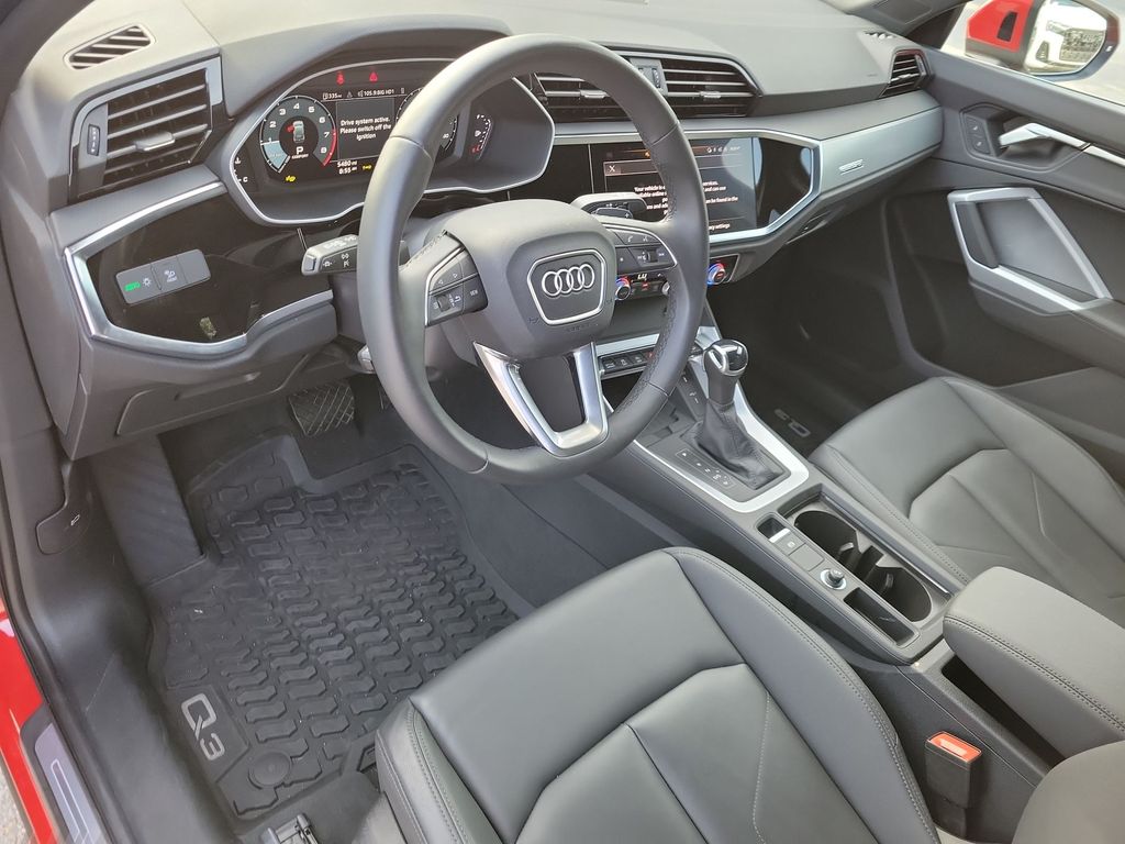 Thumbnail: 2025 Audi Q3 - 2