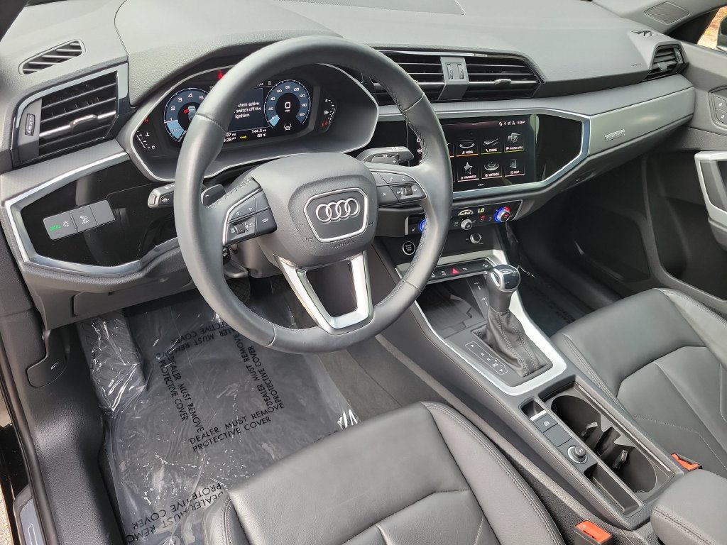 Thumbnail: 2024 Audi Q3 - 2