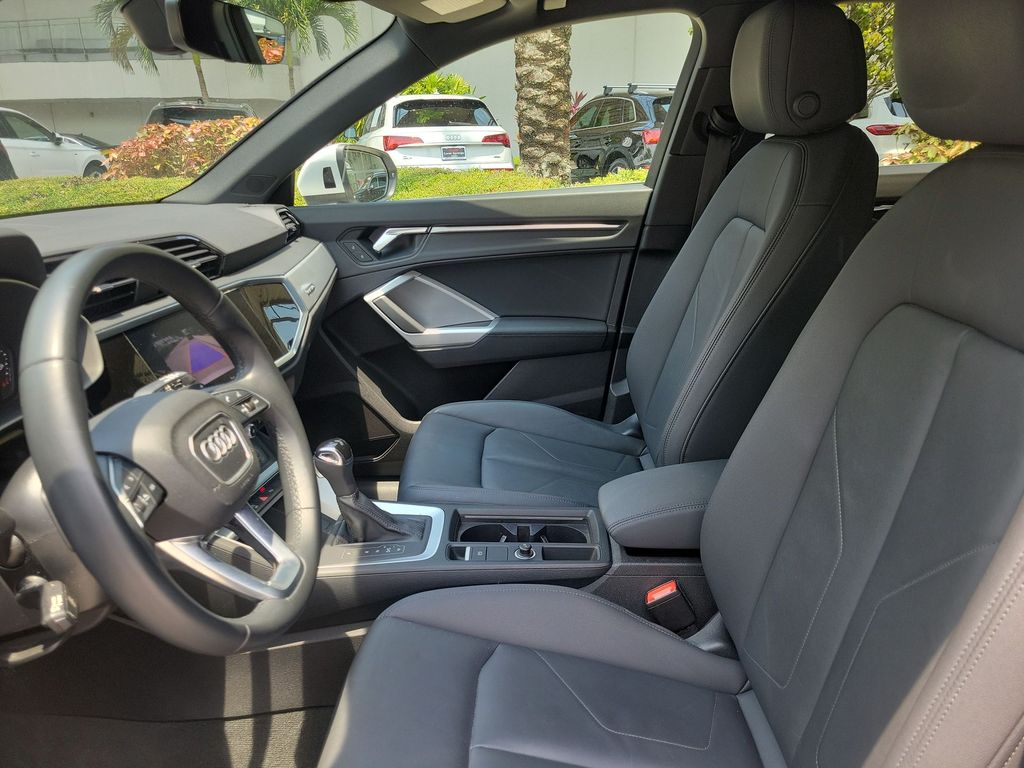 Thumbnail: 2021 Audi Q3 - 11