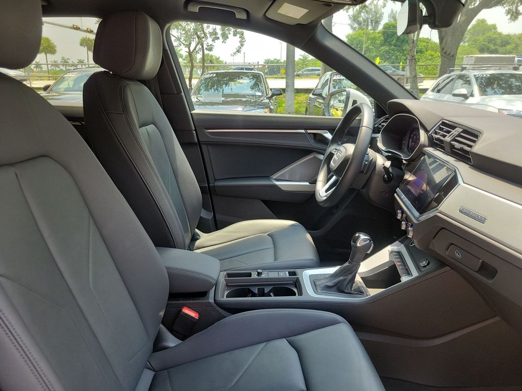 Thumbnail: 2021 Audi Q3 - 12
