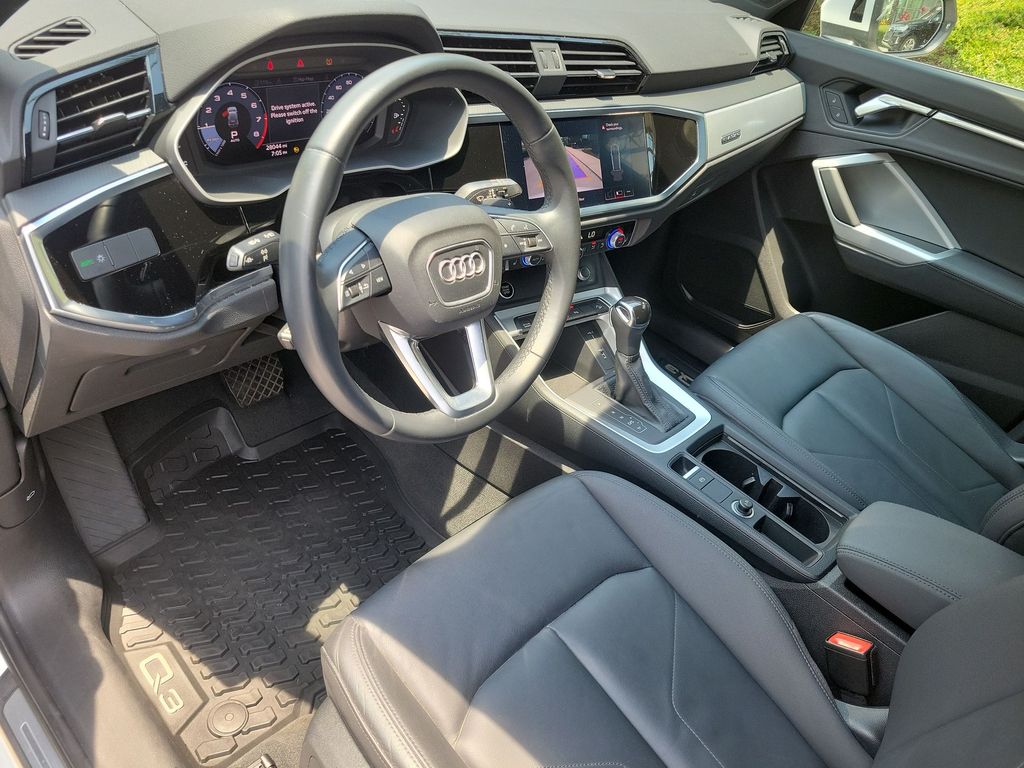 Thumbnail: 2021 Audi Q3 - 2
