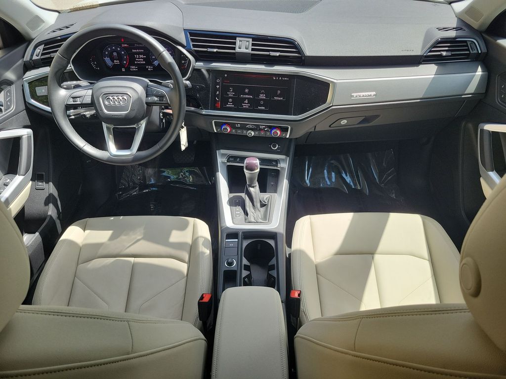Thumbnail: 2025 Audi Q3 - 10