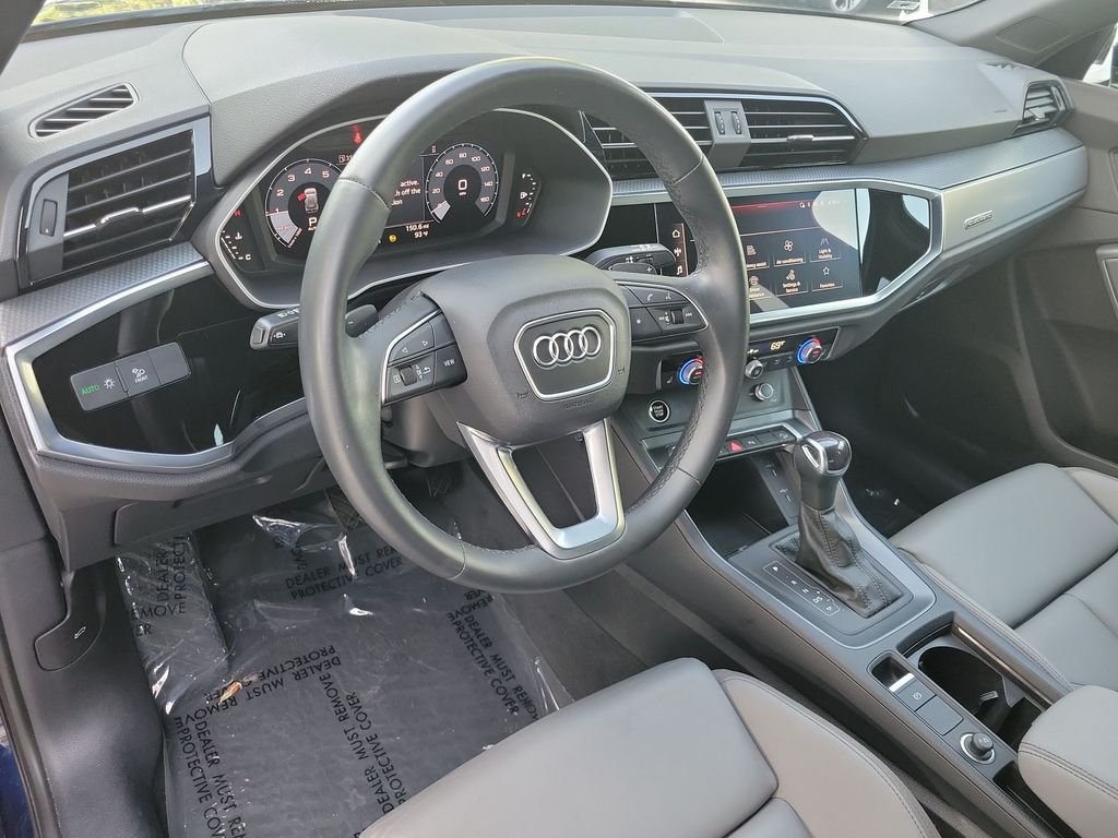 Thumbnail: 2023 Audi Q3 - 2