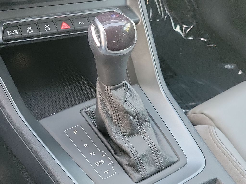 Thumbnail: 2023 Audi Q3 - 15