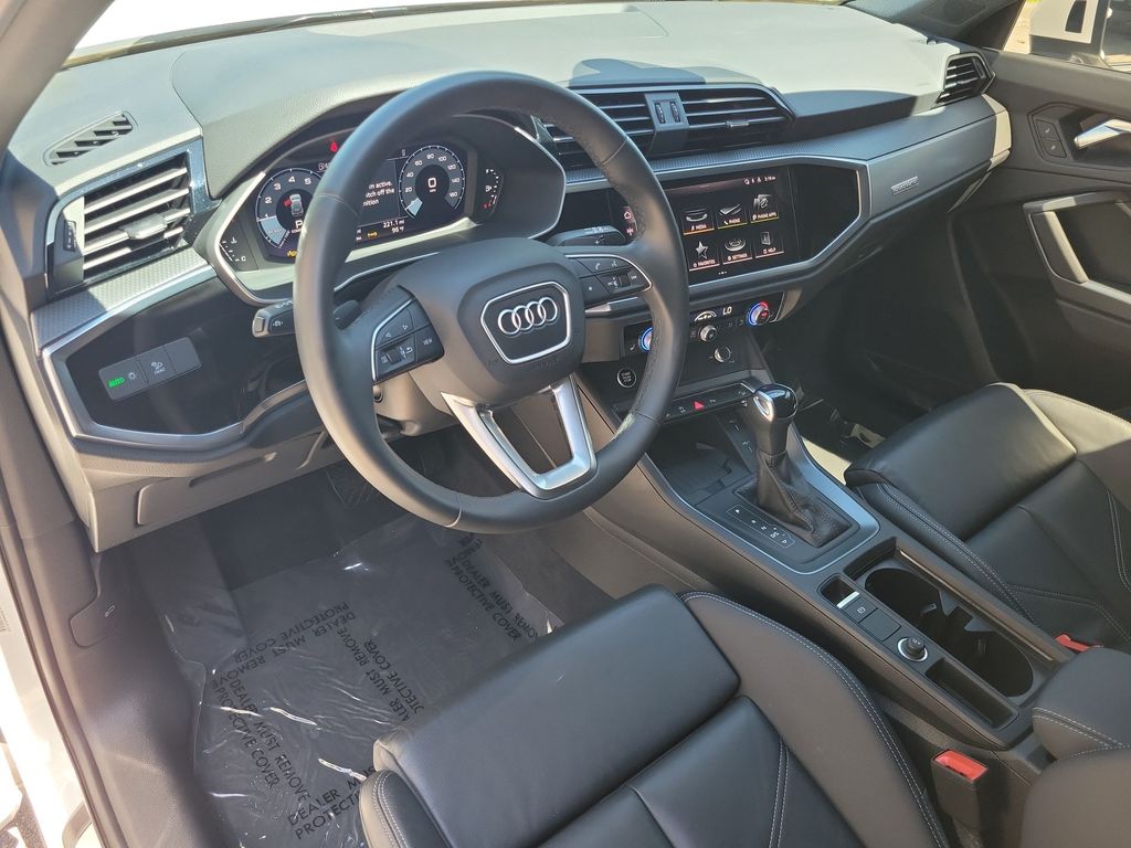 Thumbnail: 2024 Audi Q3 - 2