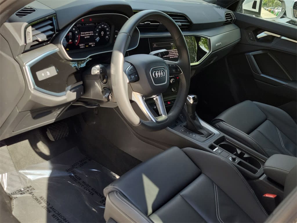 Thumbnail: 2025 Audi Q3 - 2