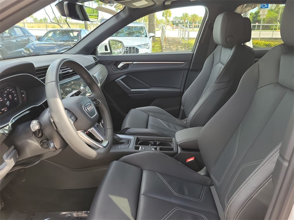 Thumbnail: 2025 Audi Q3 - 11