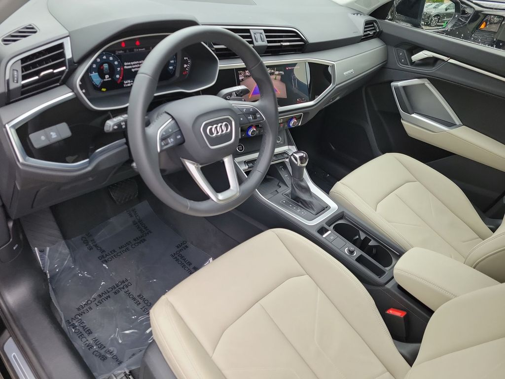Thumbnail: 2025 Audi Q3 - 2